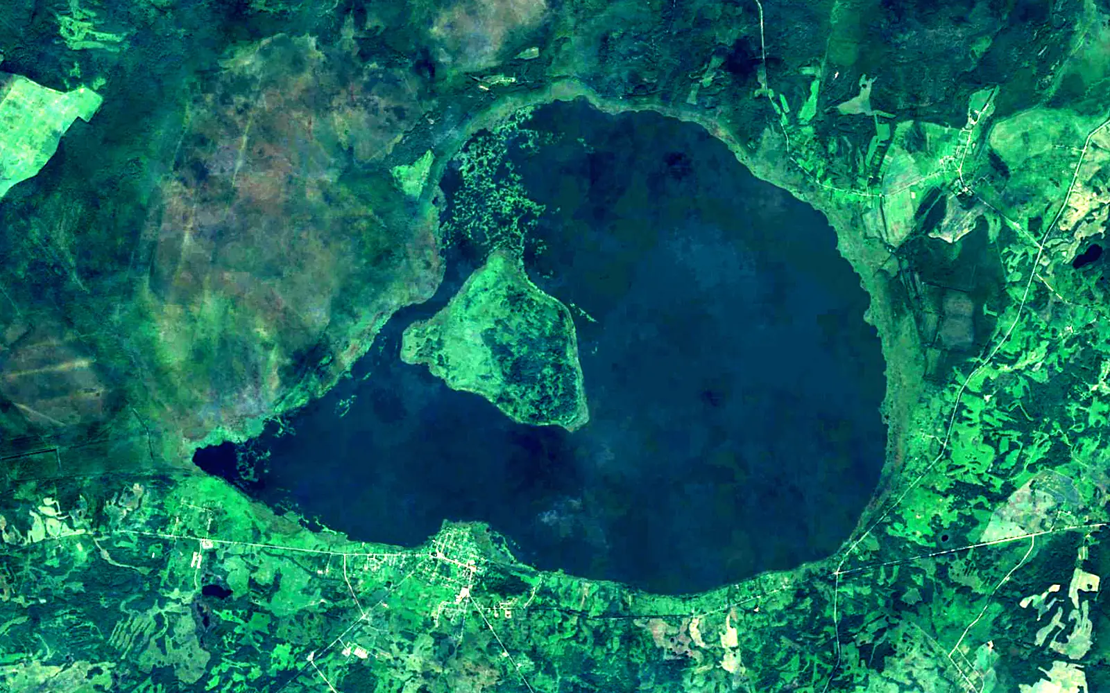 Asviejskaje Lake seen from space (Sentinel-2)