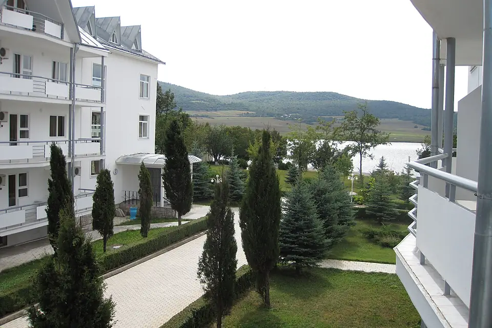 A tourist complex at Bazaleti Lake (A)