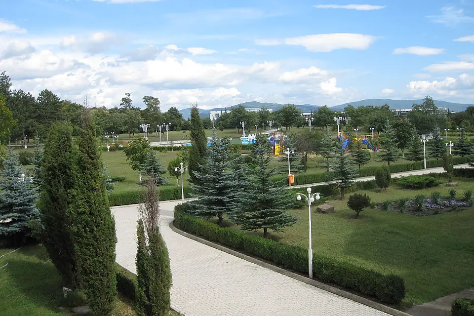 A tourist complex at Bazaleti Lake (B)