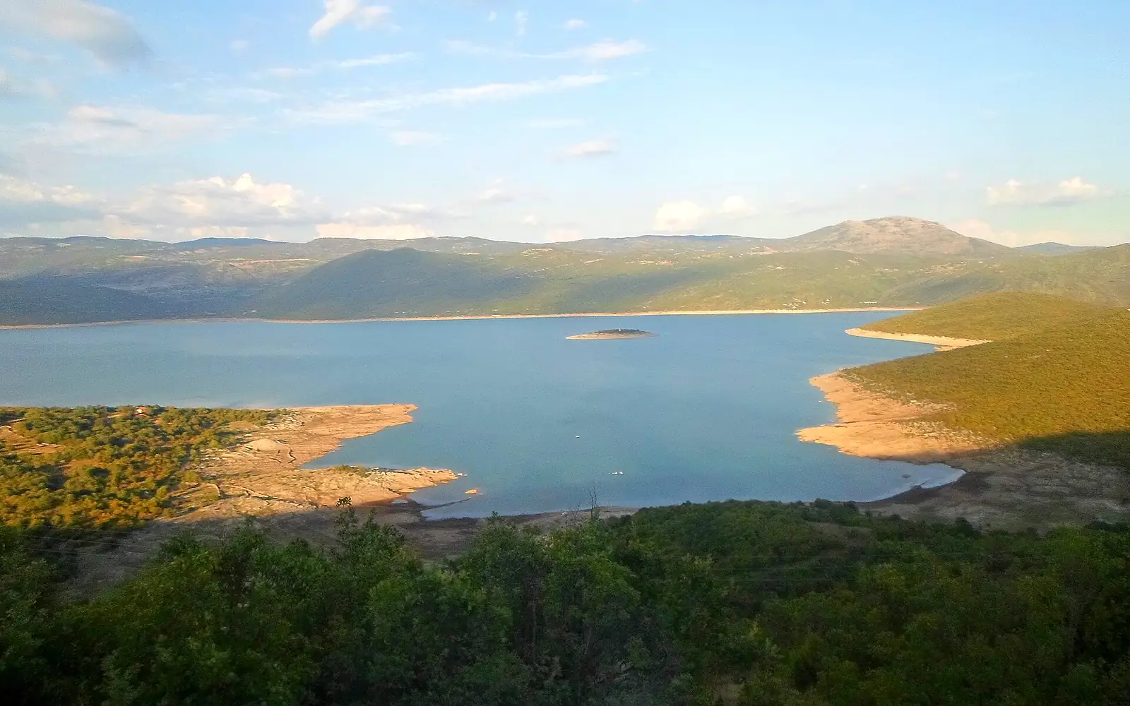 Bilećko jezero sa okolinom 10
