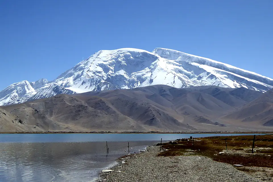 7,546m Muztagh Ata 3,600m Lake Karakul Karakoram Highway Kyrgyz Xinjiang China 新疆 吉爾吉斯 喀喇昆仑公路 喀拉庫勒湖 慕士塔格峰 - panoramio (2)