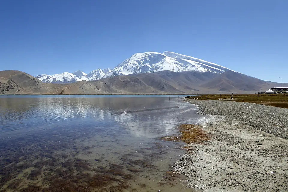7,546m Muztagh Ata 3,600m Lake Karakul Karakoram Highway Kyrgyz Xinjiang China 新疆 吉爾吉斯 喀喇昆仑公路 喀拉庫勒湖 慕士塔格峰 - panoramio