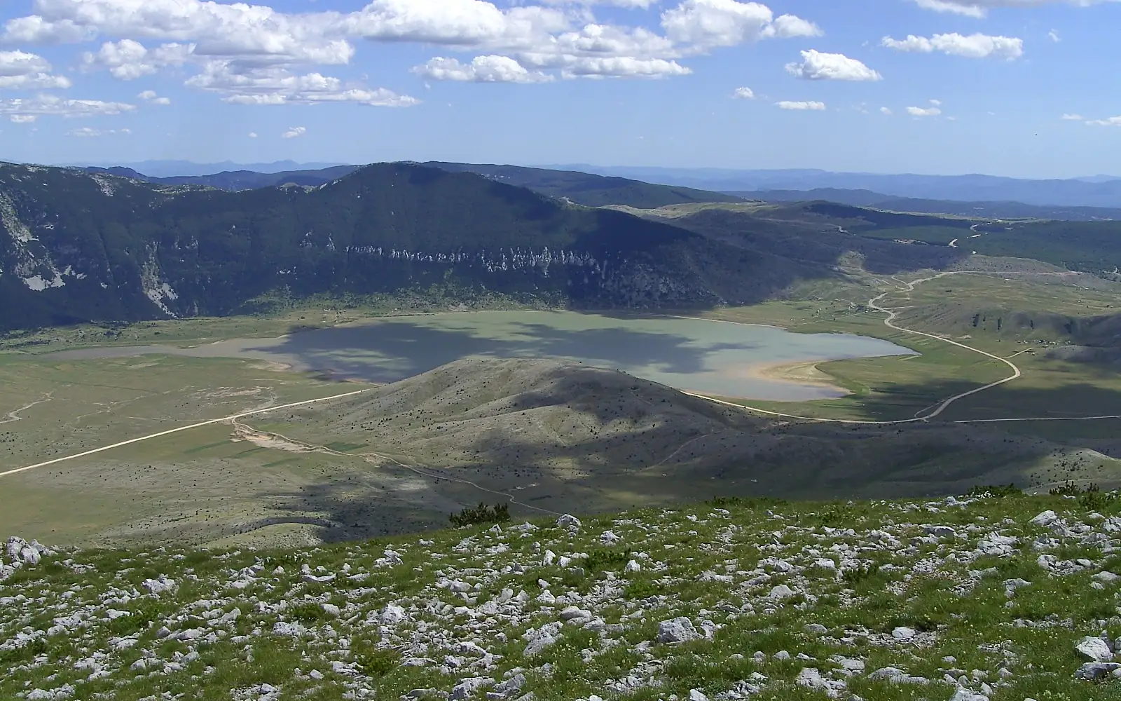 Blidinjsko jezero (23 ha, hl. max. 3,5 m) z Maleho Vranu