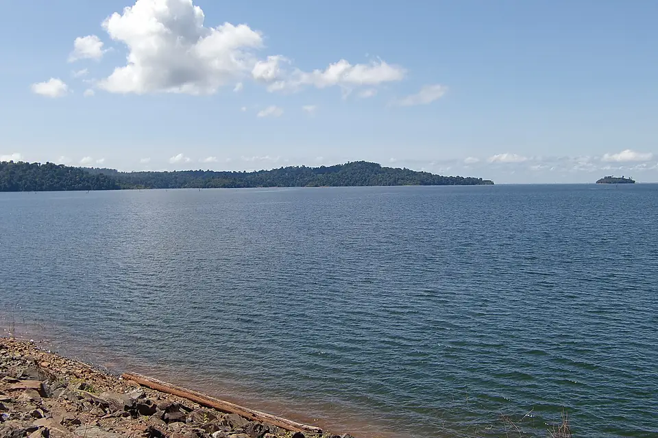 Brokopondo lake - panoramio