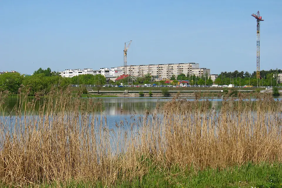 Park near lake in Čyžoŭka district - panoramio - Andrej Kuźniečyk