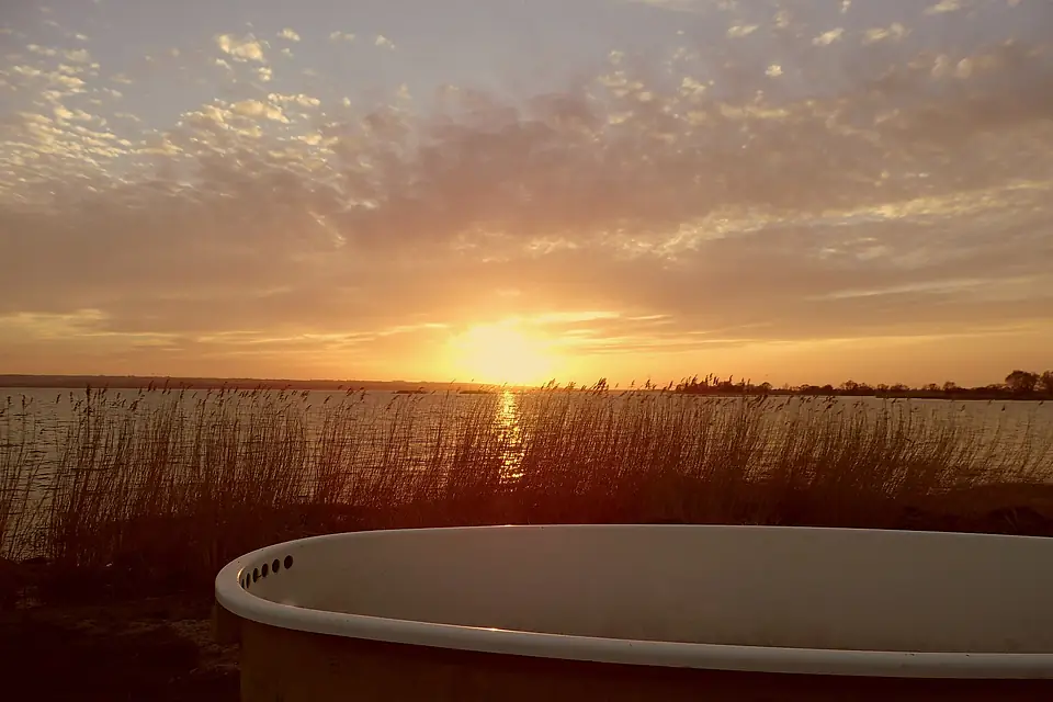 Bathtub on the beach - panoramio