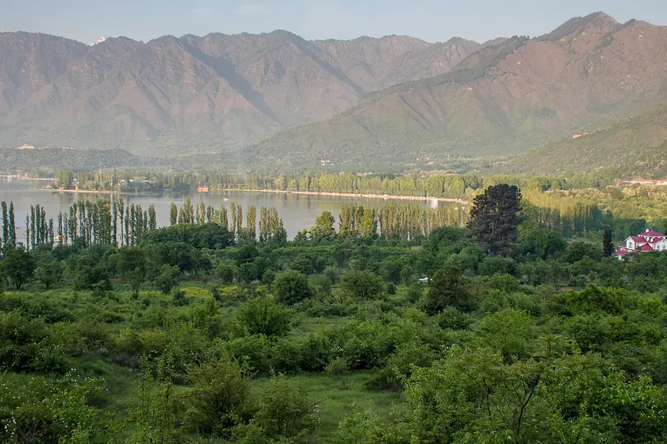 Almond Villa and Dal Lake (14569798593)