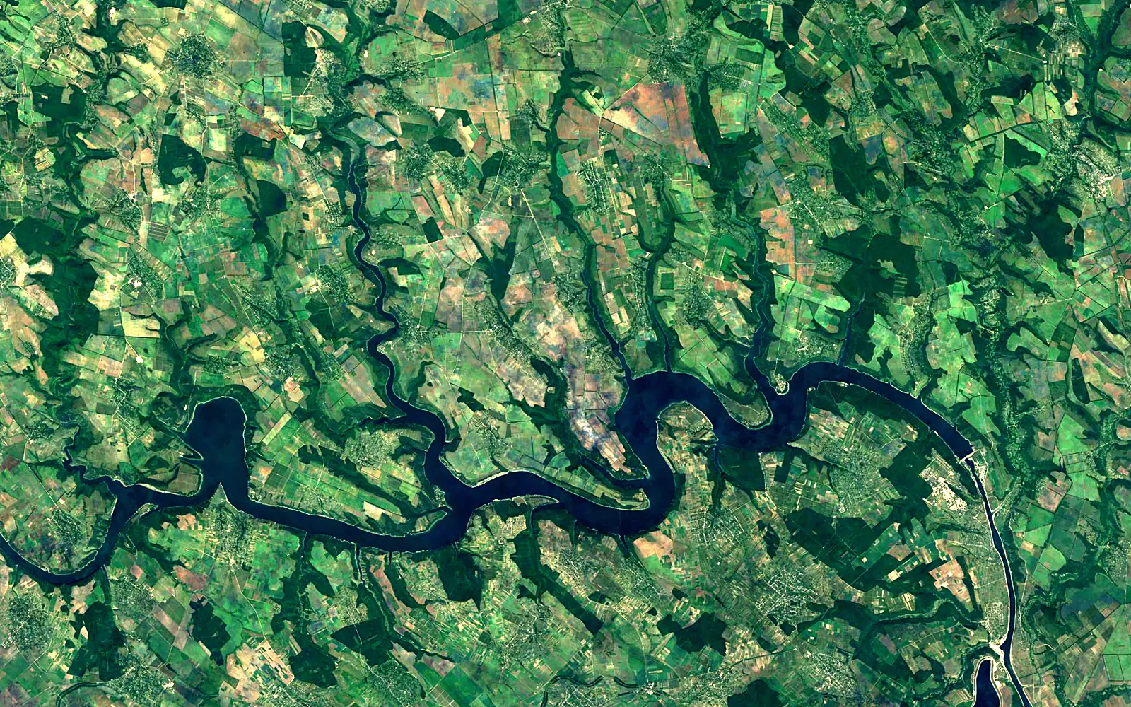 Dniester Reservoir seen from space (Sentinel-2)