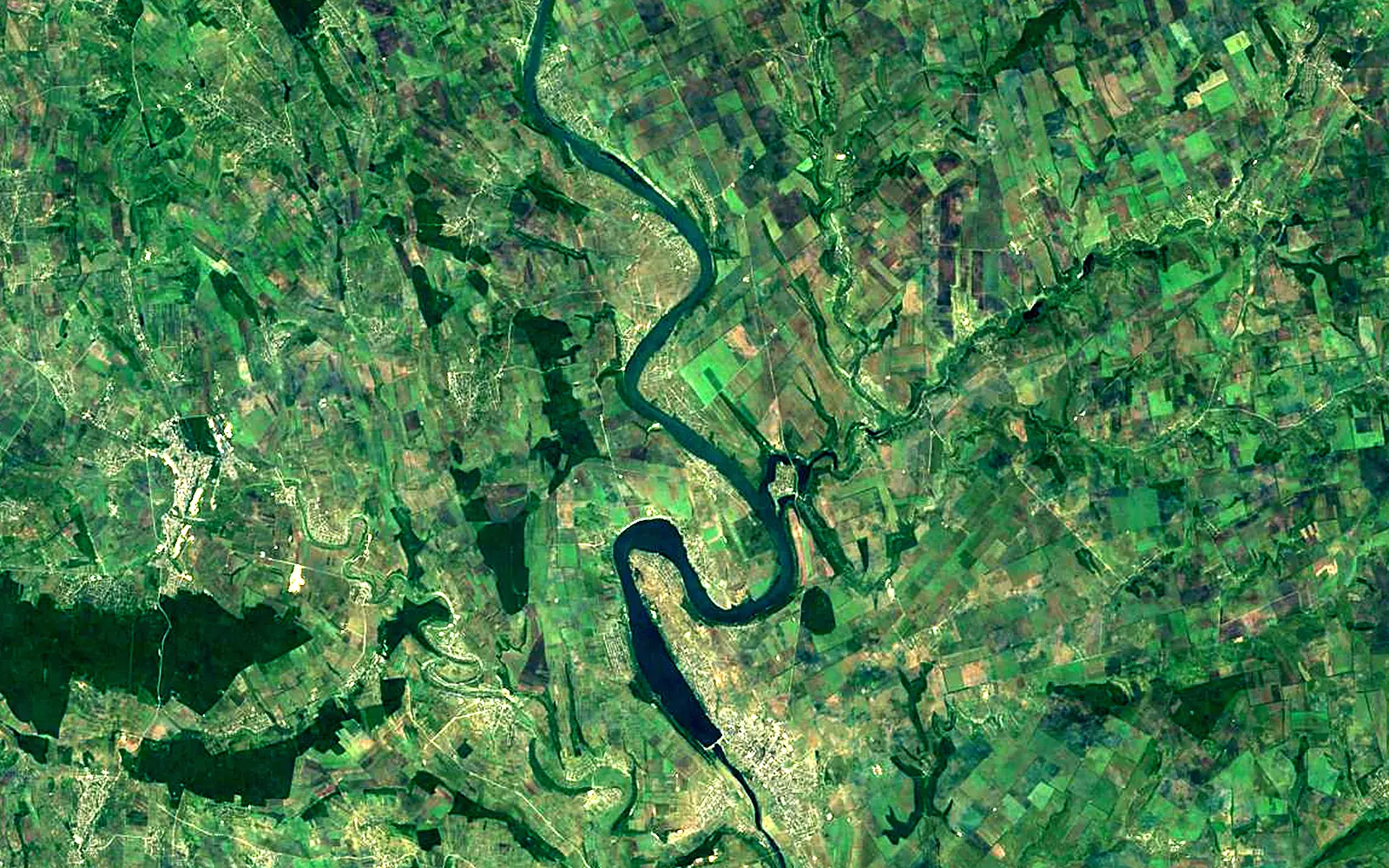 Dubăsari Reservoir seen from space (Sentinel-2)
