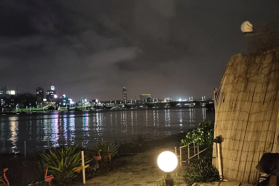 Lagune d'Abidjan, vue nocturne