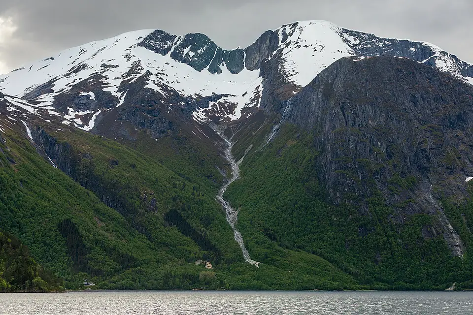 Styggeværshaugen, Kvitfjellet, Nonshaugen and Kaurbotn over Eikesdalsvatnet, Molde, Møre og Romsdal, Norway, 2025 May