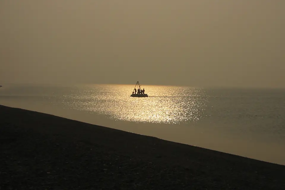AWI's (Alfred-Wegener-Institut) drilling platform "Mosqito" on El'gygytgyn lake - panoramio