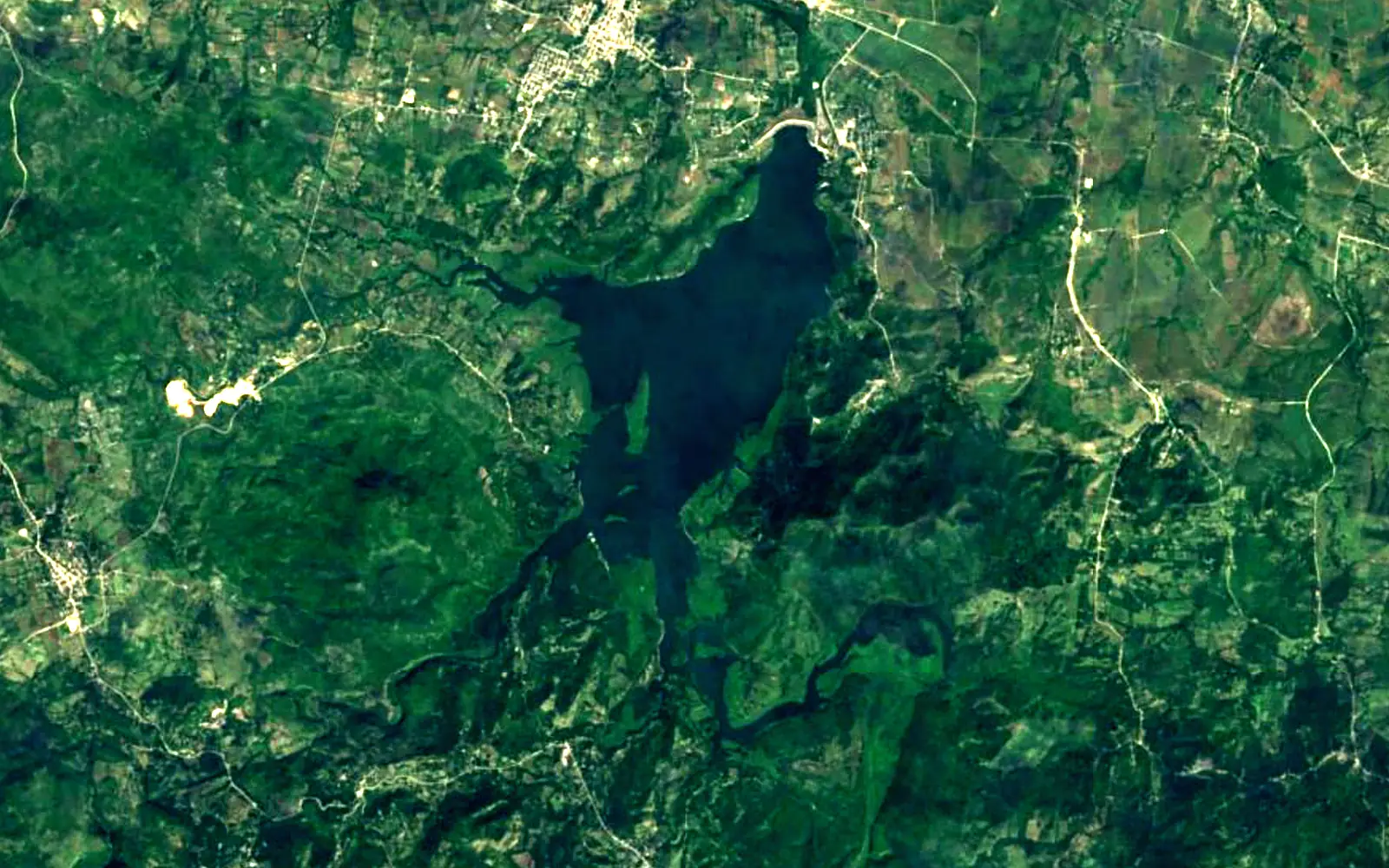 Embalse Carlos Manuel de Céspedes seen from space (Sentinel-2)