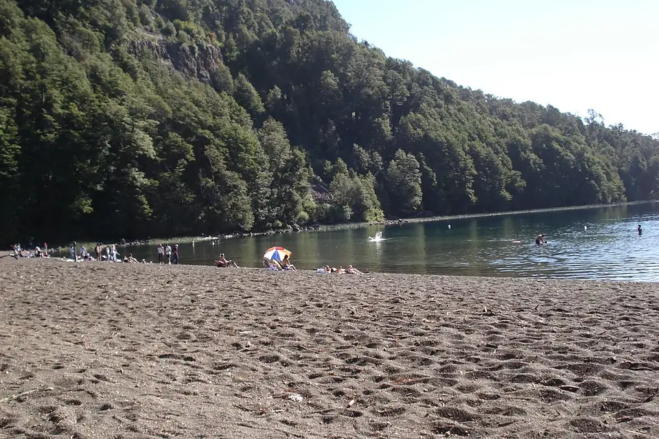 Lago Espejo - Parque Nacional Nahuel Haupi