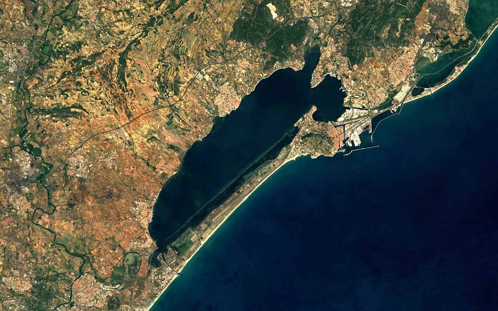 Étang de Thau seen from space (Sentinel-2)
