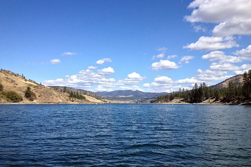 A view from the water (a64f19db-bad5-40ad-b8ba-5c22925faa93)