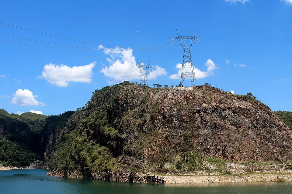 Cabos sobre a Lagoa de Furnas 2