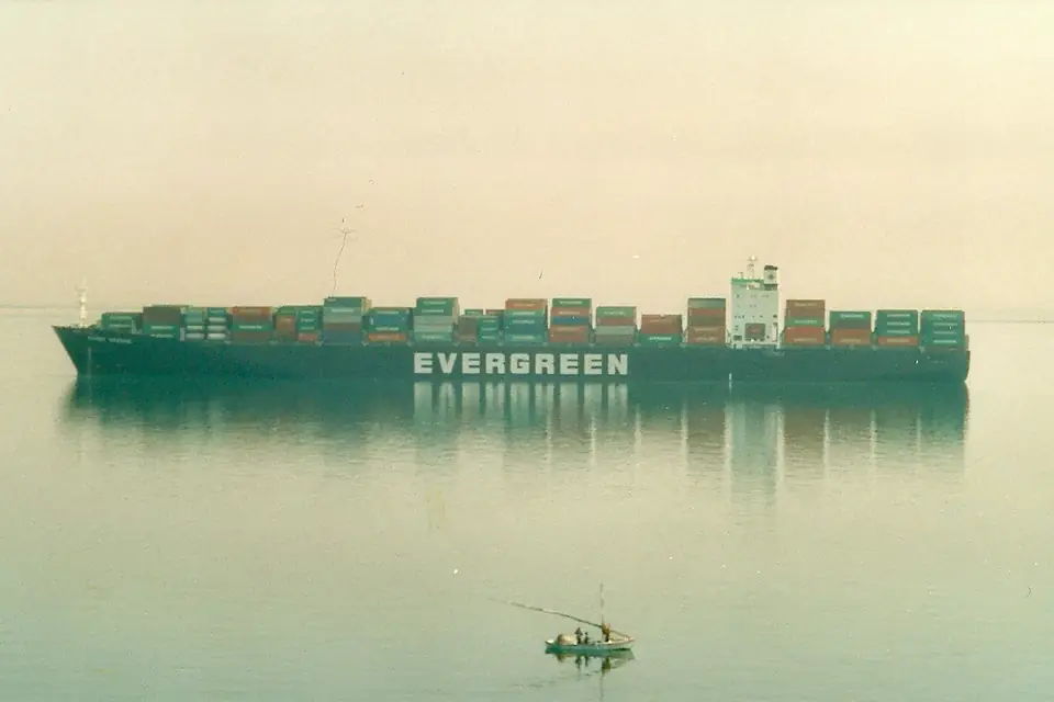 Evergreen container ship in Suez Canal (4171874814)