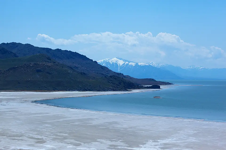 Free creative commons White Rock, Buffalo Point, Antelope Island, Great Salt Lake (4593685931)