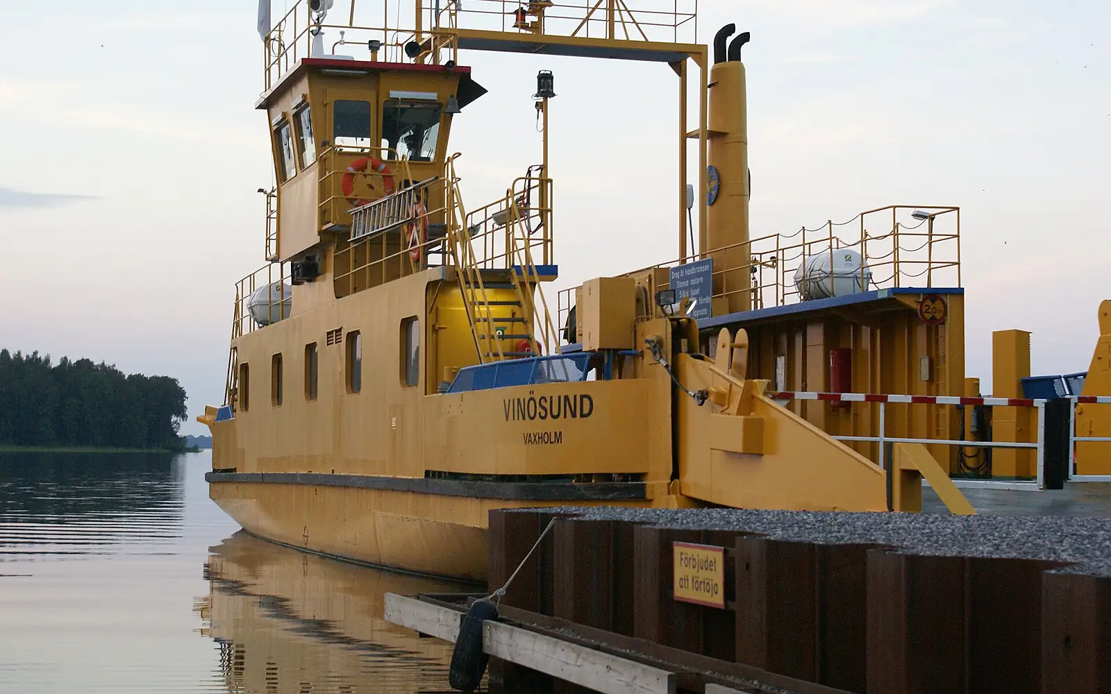 Ferry to Vinön - panoramio