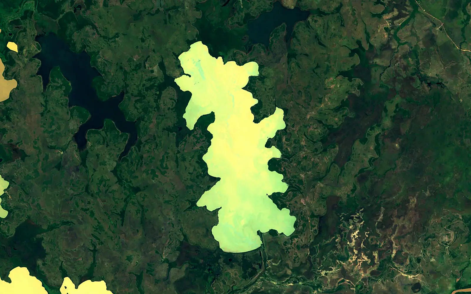 Huaytunas Lake seen from space (Sentinel-2)