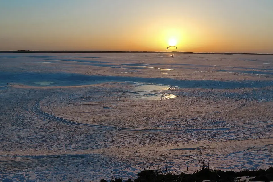 Flying at sunset over a frozen reservoir. (51222846346)
