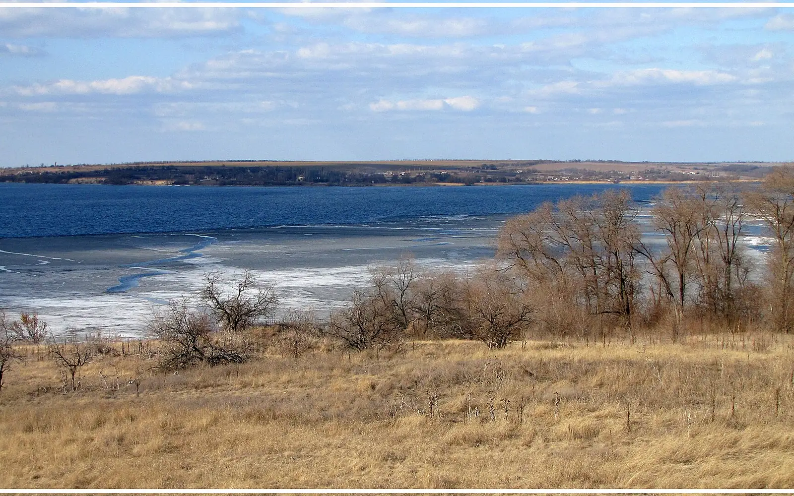 View of the village of Nizhnii Rogachik from the opposite shore, The mouth Nizhnerogachinsky Liman - panoramio