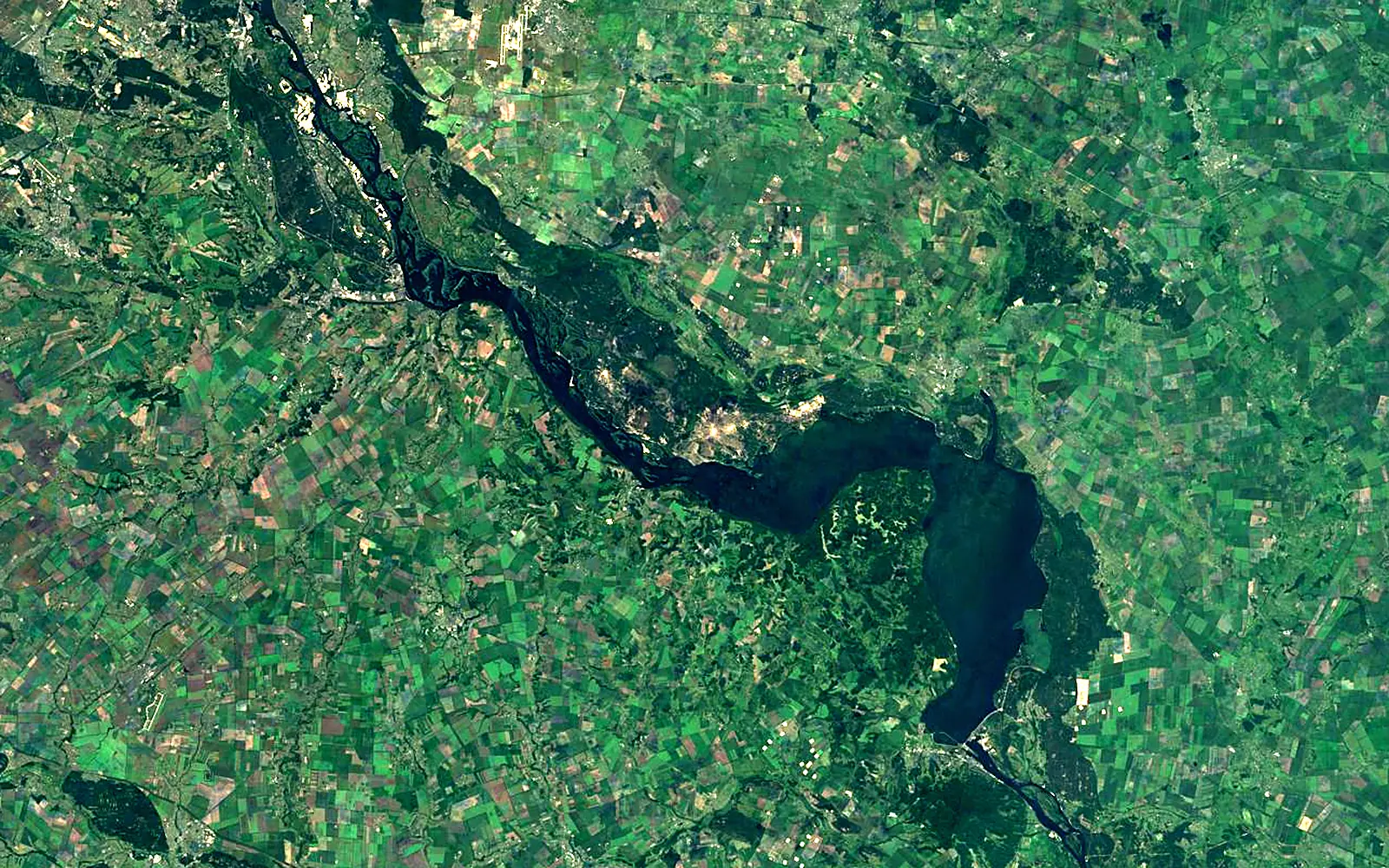 Kaniv Reservoir seen from space (Sentinel-2)