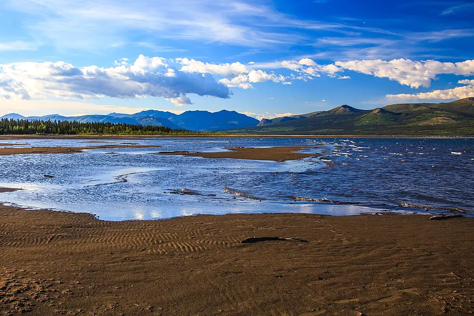 Burwash Landing - Kluane Lake (15572865523)