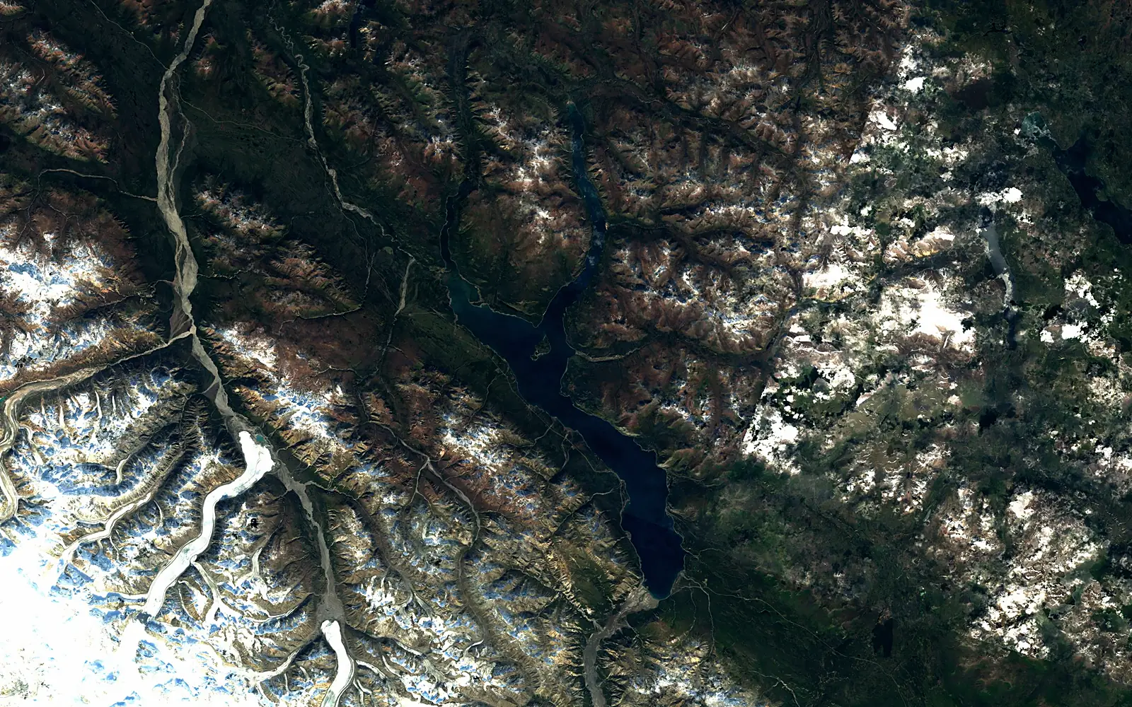 Kluane Lake seen from space (Sentinel-2)