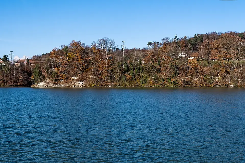 Lac de Schiffenen depuis le barrage