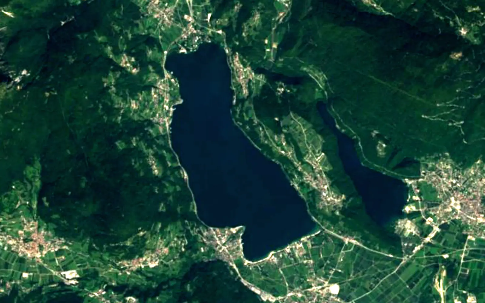 Lago di Caldonazzo seen from space (Sentinel-2)