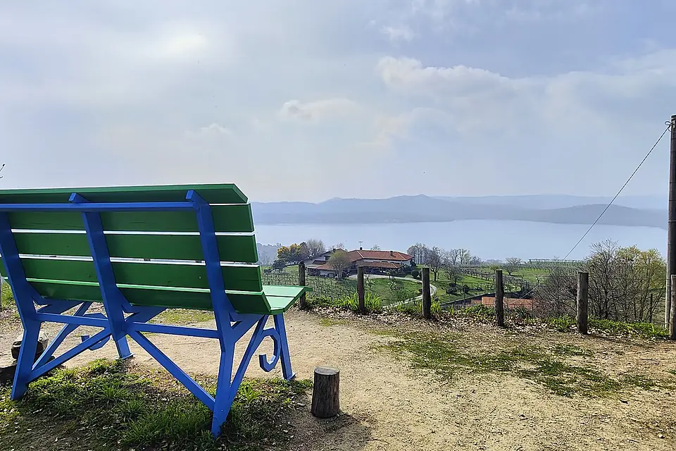 Lago di Viverone (Biella)- panchina gigante