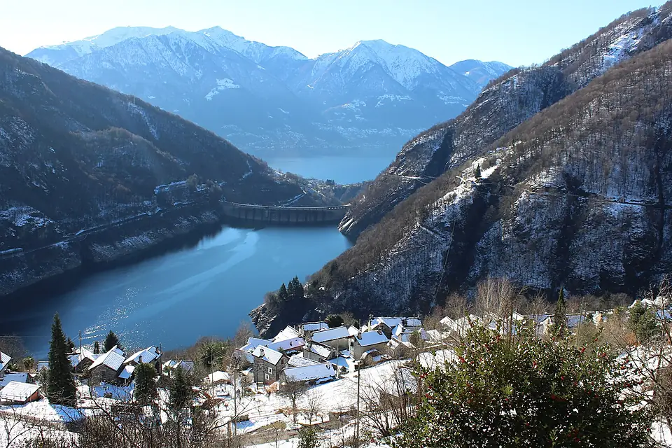 1042L Lago di Vogorno Winter
