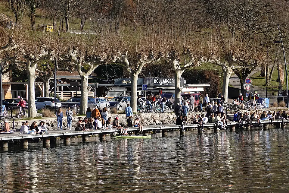Foule @ Petit Port @ Lac d'Annecy (50968863347)