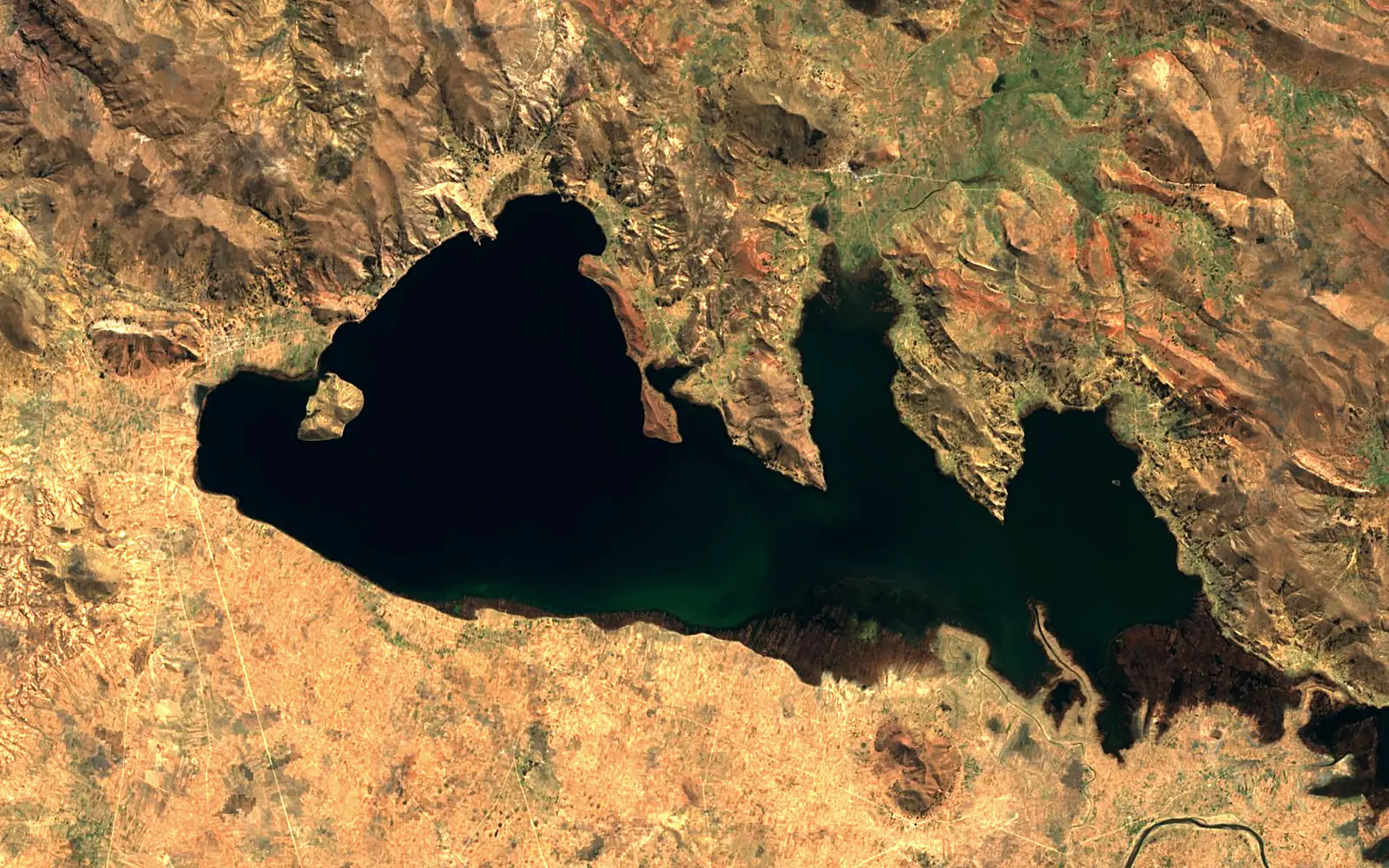 Lake Arapa seen from space (Sentinel-2)