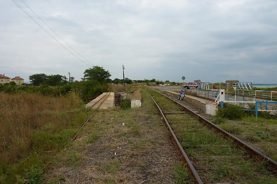 Atanasovsko Lake - rail tracks - P1020294