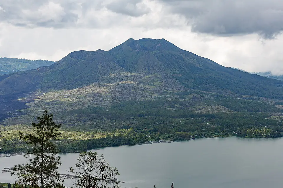 Bangly-Regency Bali Indonesia Lake-Batur-02