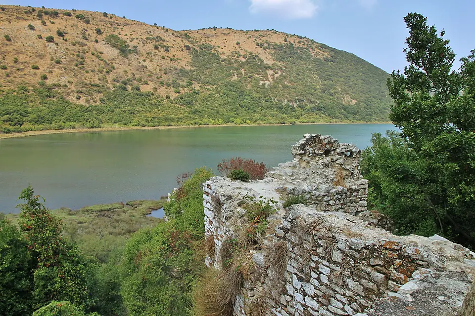 2011 Butrint 37 city wall ruins