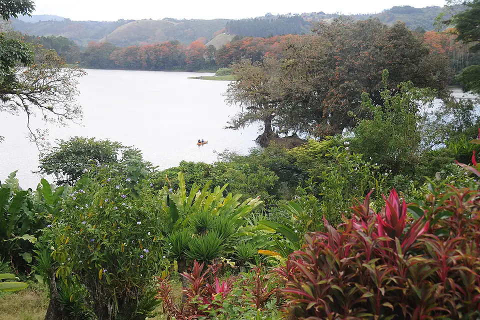 Lake Cachi - Orosi - Costa Rica - panoramio