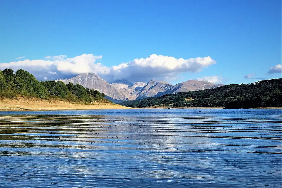 Campotosto lake