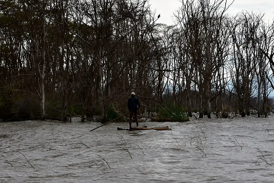 Fisherman on Lake Chamo (1) (28529177294)