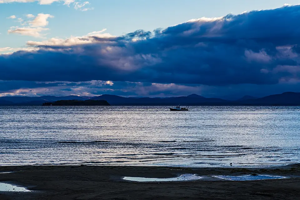 Burlington Bay, Lake Champlain, Vermont (30012082460)