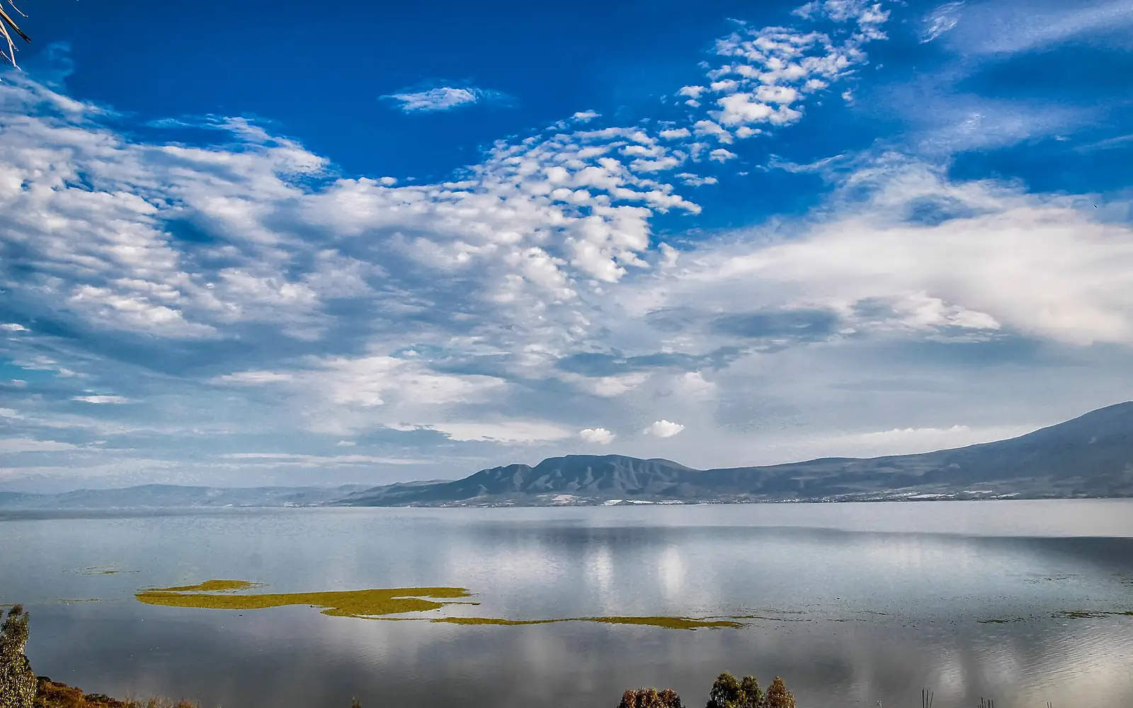 Beach-blue-sky-chapala-545892