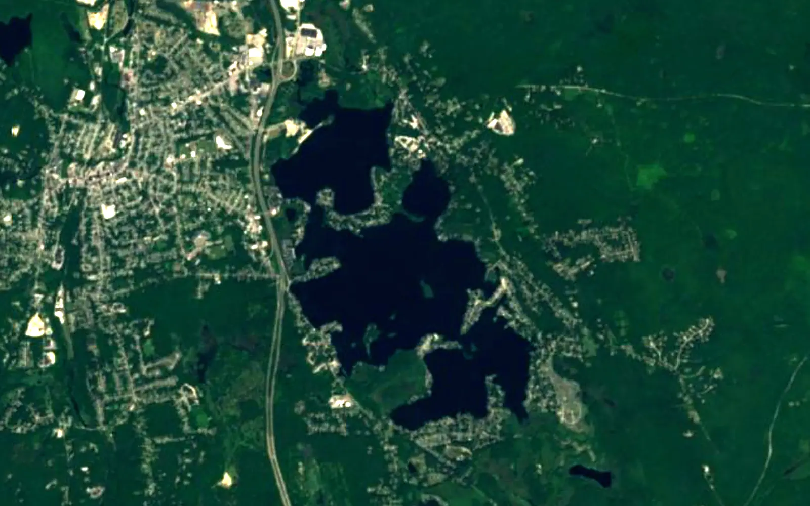 Lake Chaubunagungamaug seen from space (Sentinel-2)