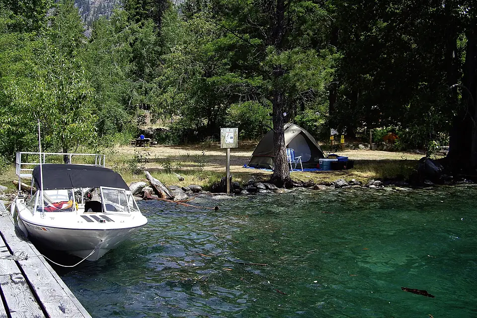 CAMPSITE ACROSS LAKE FROM LUCERNE - panoramio