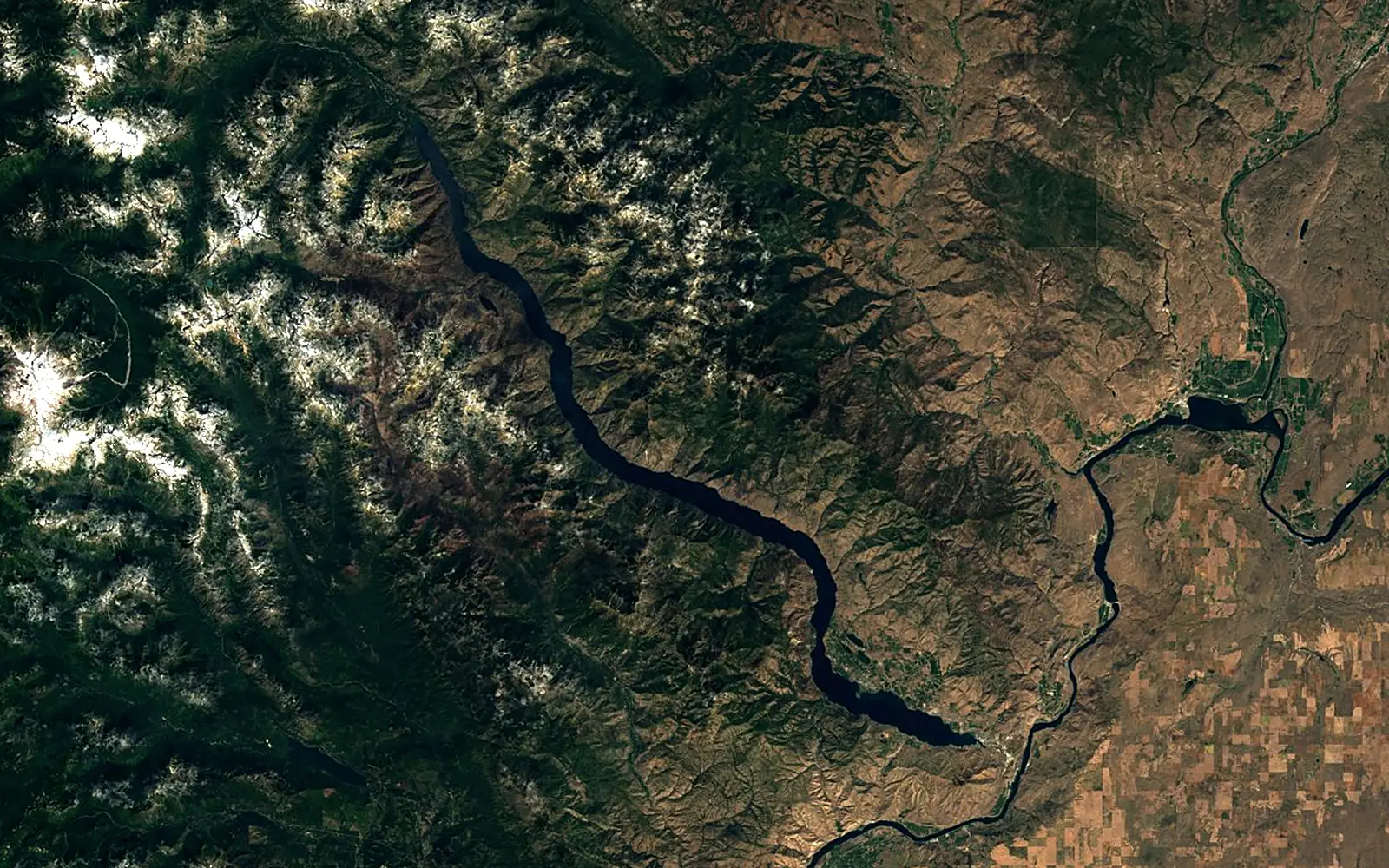 Lake Chelan seen from space (Sentinel-2)