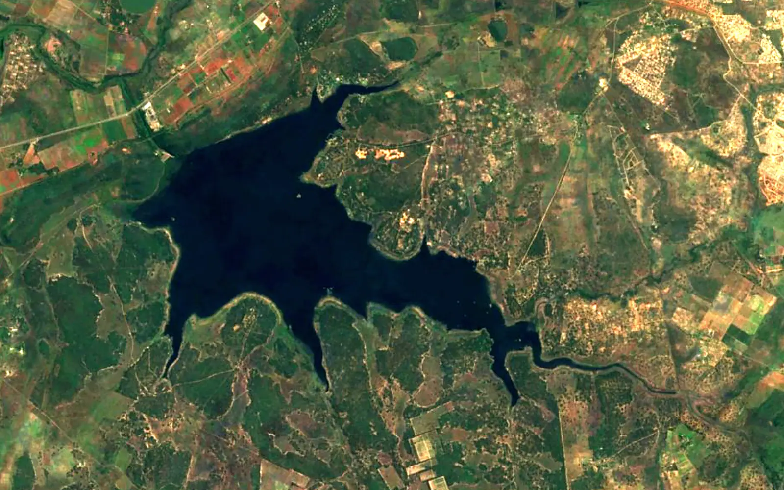Lake Chivero seen from space (Sentinel-2)
