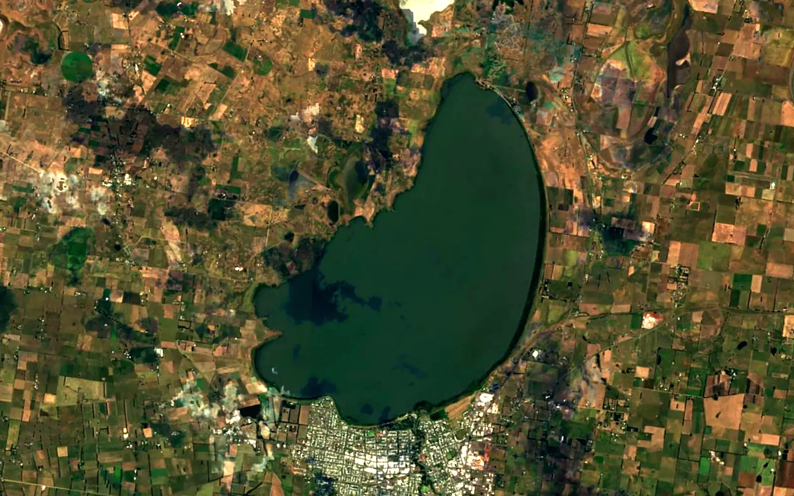 Lake Colac seen from space (Sentinel-2)