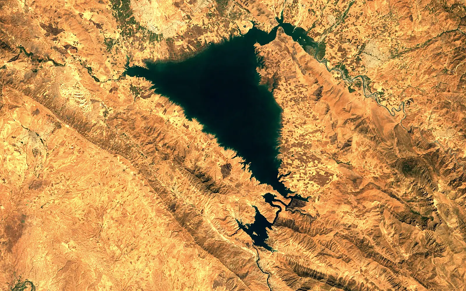 Lake Dukan seen from space (Sentinel-2)